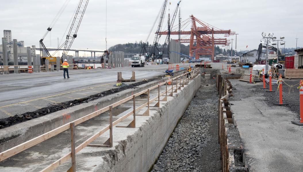 Crane rail construction at Terminal 5.