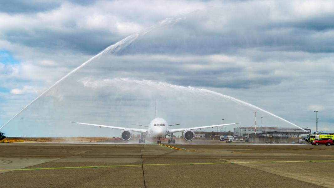 Port of Seattle Fire Department turret salute sprayed over the taxiing Boeing 787-9