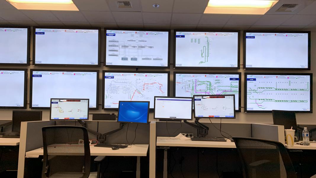 10 monitors manage SEA's entire baggage system from a single command center.