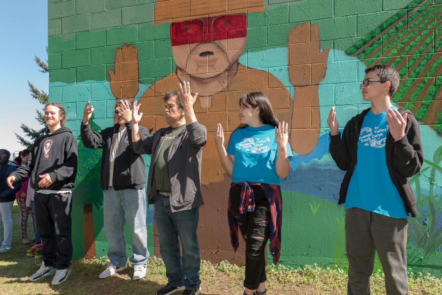 Duwamish mural participants.
