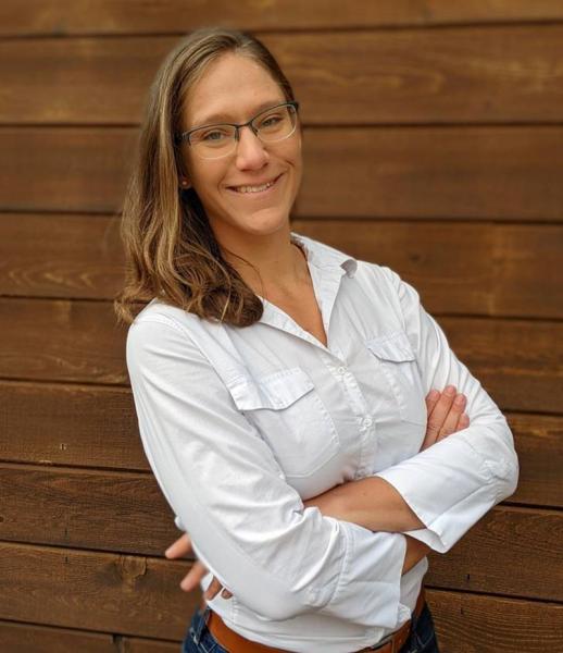 Lindsay Hennes headshot.