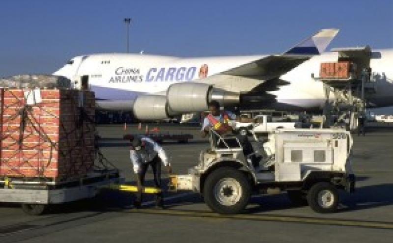 China Air Cargo freighter loading cherries for Asia