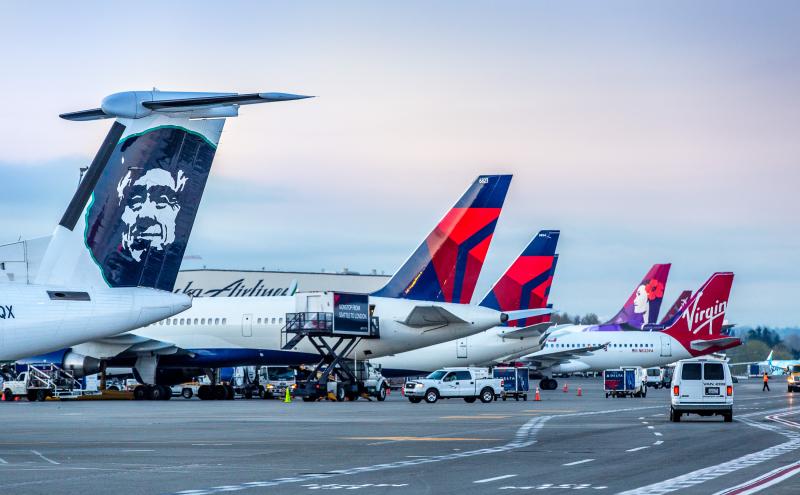 Commercial aircraft on the airfield at Seattle-Tacoma International Airport (SEA)