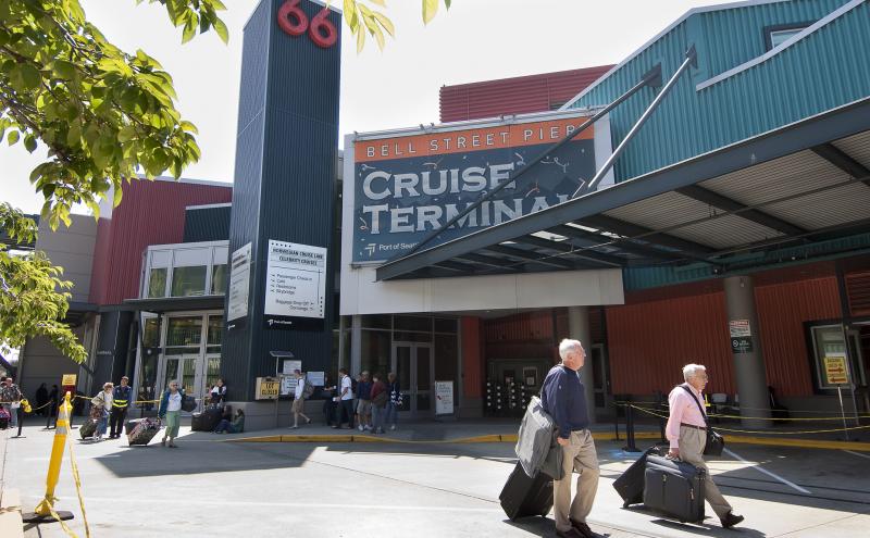 Cruise Passengers arrive at Bell Street Pier 66 Cruise Terminal en Route to Alaska from Seattle