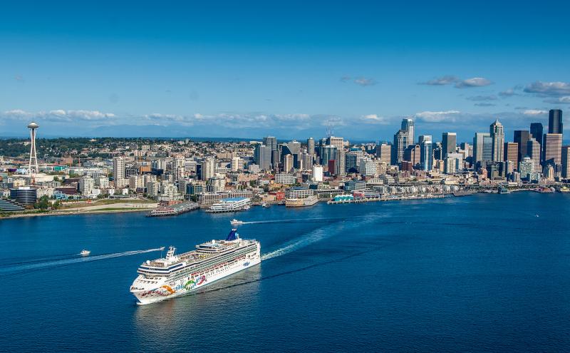 The Norwegian Pearl in Elliott Bay