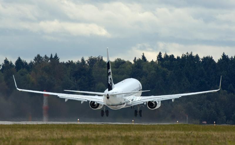 Alaska Airline flight leaves SEA Airport
