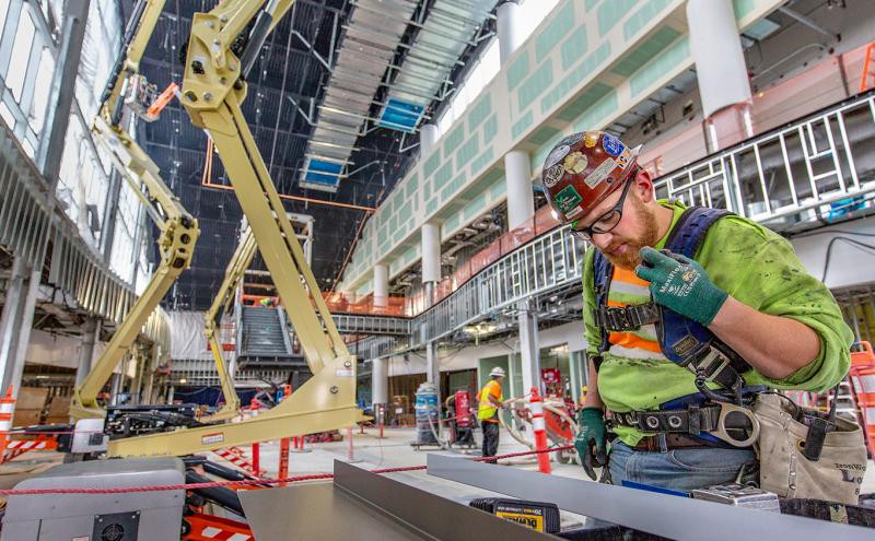 Union Craftsman working at SEA Airport's North Satellite Modernization Project, October 2018.