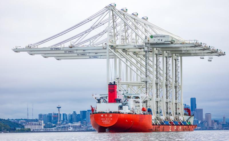 Four Super Post-Panamax Cranes arrive to Elliott Bay by ship enroute to Terminal 5