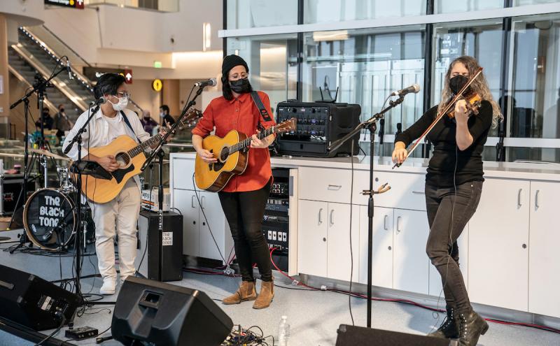 Tomo Nakayama and Sera Cahoone performing at Experience SEA @ N