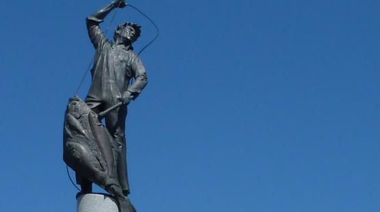 Fishermen's Terminal memorial statue