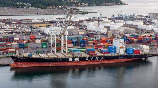 The SM Qingdao at Terminal 18, Port of Seattle.